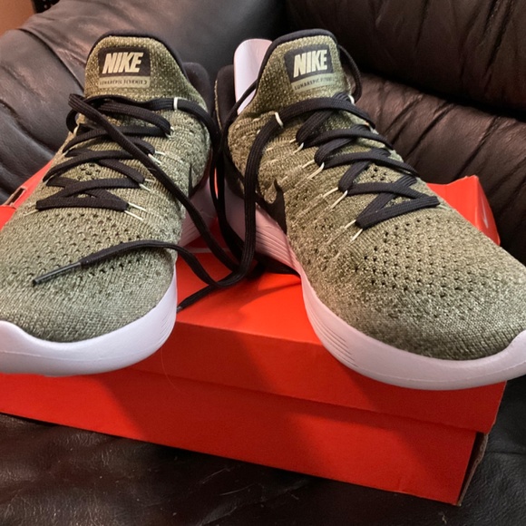 Nike Khaki Flyknit 2 trainers - Picture 3 of 5